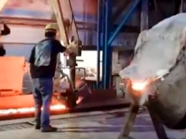 Večnamenski manipulator litja pred pečico, ki se uporablja za litje industrije