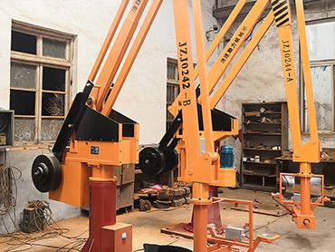 Kupec na Tajskem naročil dva manipulatorja za litje